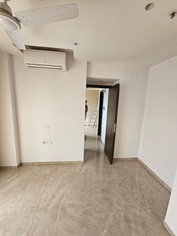 Room in 1 BHK Apartment at Hiranandani Regent Hill, Powai – for Rent