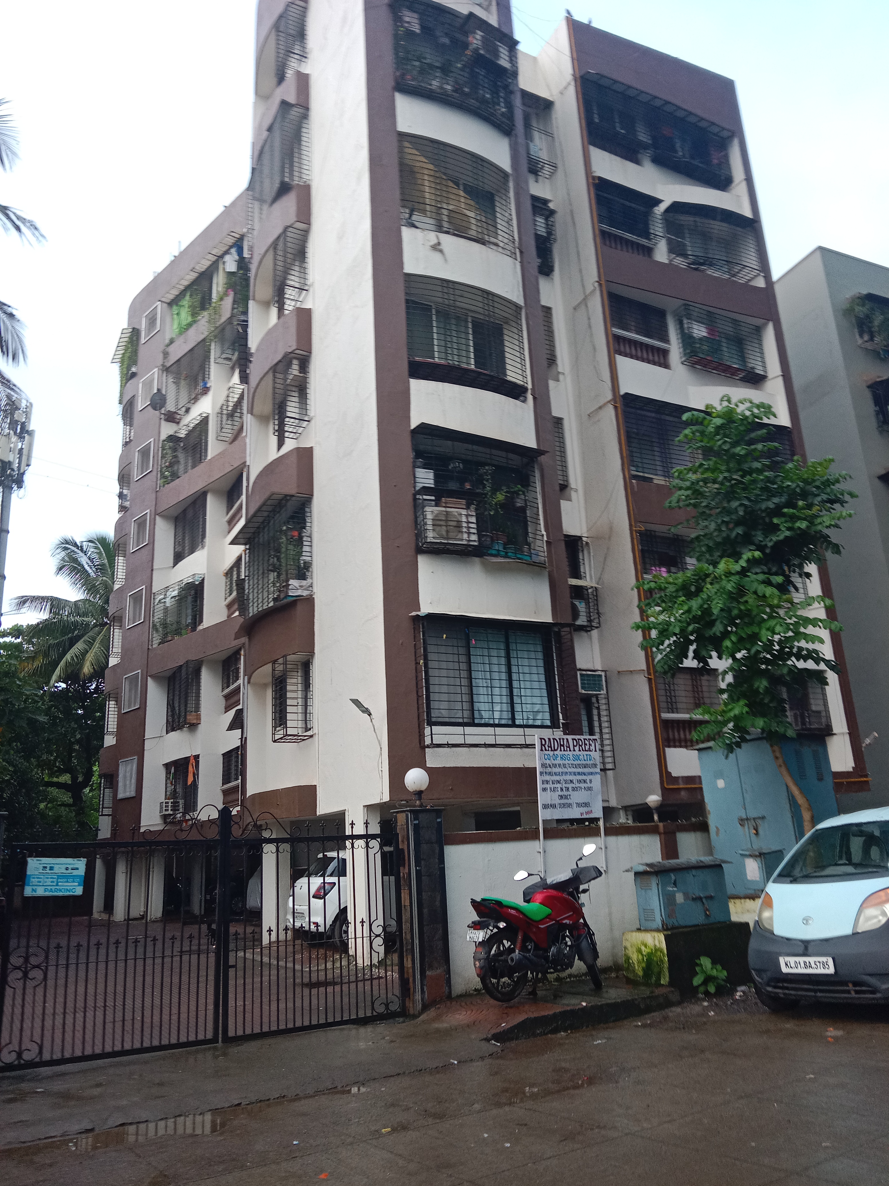 2 BHK Apartment For Sale in Radha Preet Apartment
