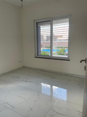 Room in 3 BHK Apartment at Mandarin 33 West Avenue, Baner – for Rent