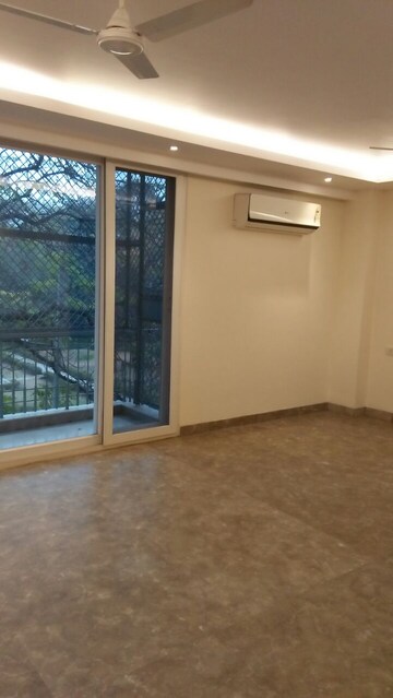 Room in 4 BHK Builder Floor at Boutique Residential Apartments N-136, Panchsheel Park – for Rent