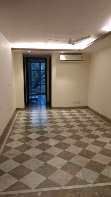 Room in 4 BHK Builder Floor at Boutique Residential Apartments N-136, Panchsheel Park – for Rent
