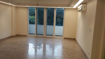 Room in 4 BHK Builder Floor at Boutique Residential Apartments N-136, Panchsheel Park – for Rent