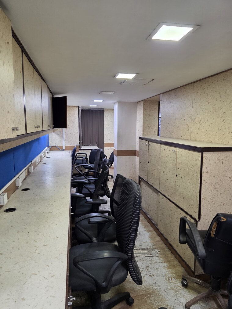 Team Area, shakespeare sarani Commercial Office Space 1300 Sq.Ft. In Shakespeare Sarani Kolkata 9197352