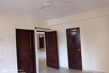 Room in 2 BHK Apartment at Vip Road – for Rent