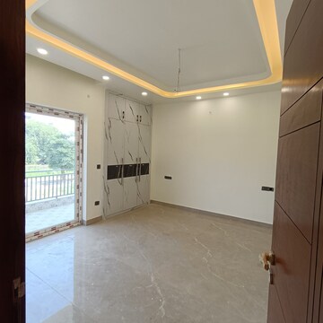 Room in 4 BHK Builder Floor at Sector 85 – for Sale