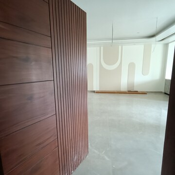 Room in 4 BHK Builder Floor at Sector 85 – for Sale
