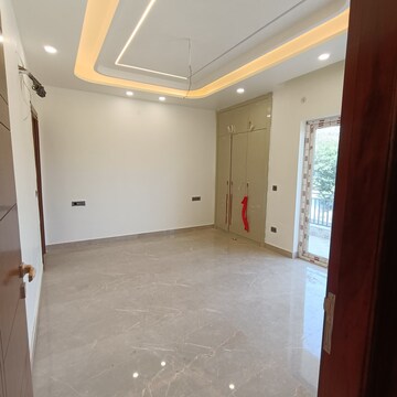 Room in 4 BHK Builder Floor at Sector 85 – for Sale