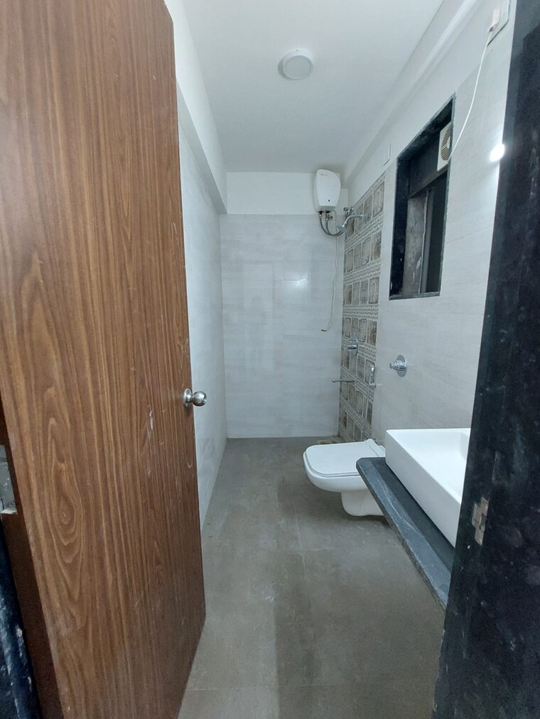 Bathroom, vile parle west 3 Bedroom 1060 Sq.Ft. Apartment In Vile Parle West Mumbai 9197485