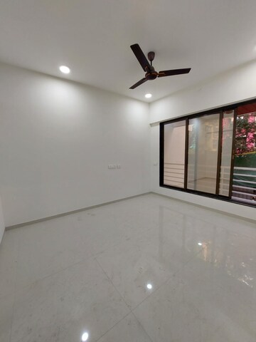 Room in 3 BHK Apartment at Vile Parle West – for Rent