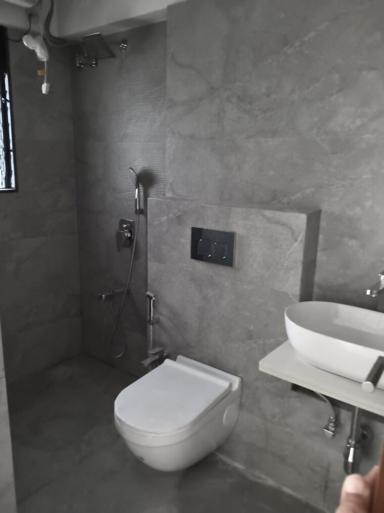 Bathroom, vile parle west 3 Bedroom 1060 Sq.Ft. Apartment In Vile Parle West Mumbai 9197485