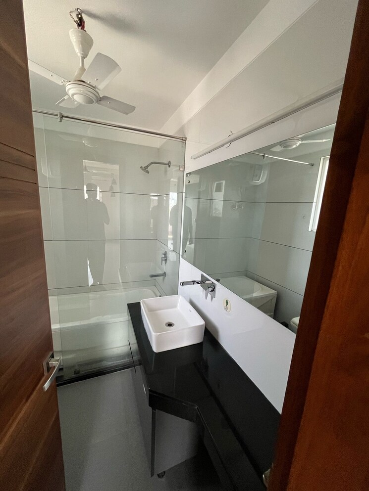 Bathroom, omaxe-designer-villas-mayfield-garden 3 Bedroom 1795 Sq.Ft. Builder Floor In Sector 51 Gurgaon 9197478