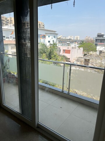 Balcony in 3 BHK Builder Floor at Omaxe Designer Villas Mayfield Garden, Sector 51 – for Rent