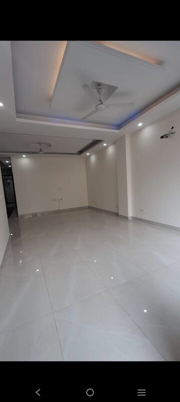 Room in 4 BHK Builder Floor at Saket – for Rent