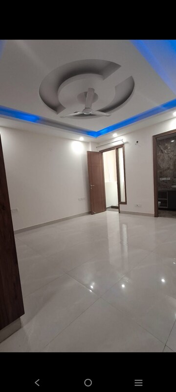 Room in 4 BHK Builder Floor at Saket – for Rent