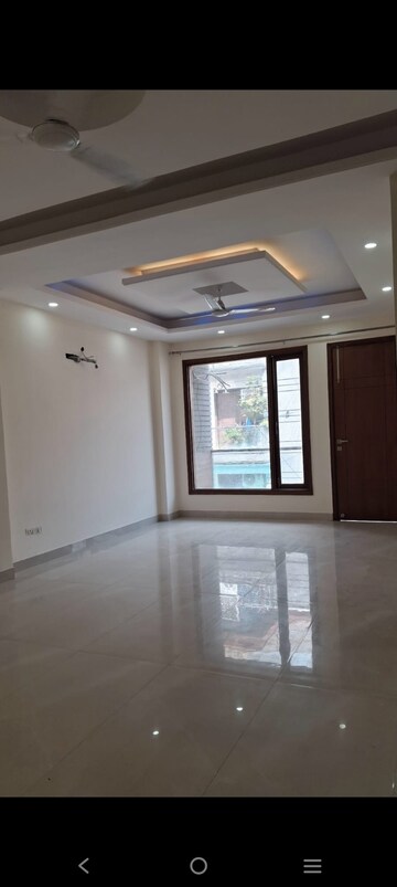 Room in 4 BHK Builder Floor at Saket – for Rent