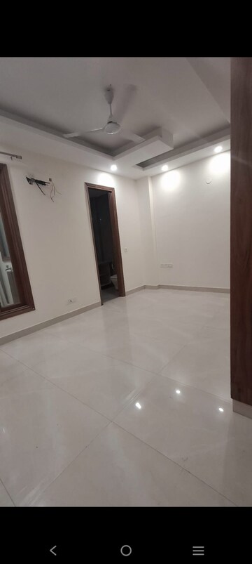 Room in 4 BHK Builder Floor at Saket – for Rent