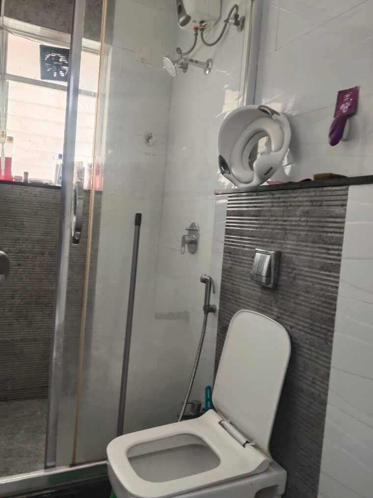 Bathroom, goel-ganga-liviano 2.5 Bedroom 2860 Sq.Ft. Apartment In Kharadi Pune 9197533