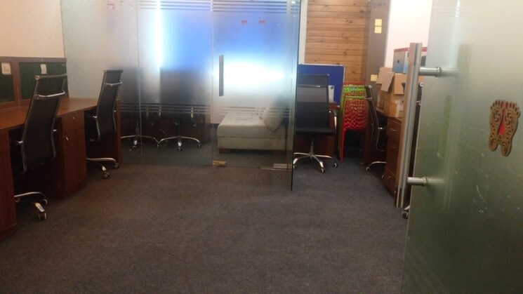  Parking, sector 14 Commercial Office Space 1000 Sq.Ft. In Sector 14 Gurgaon 9197546