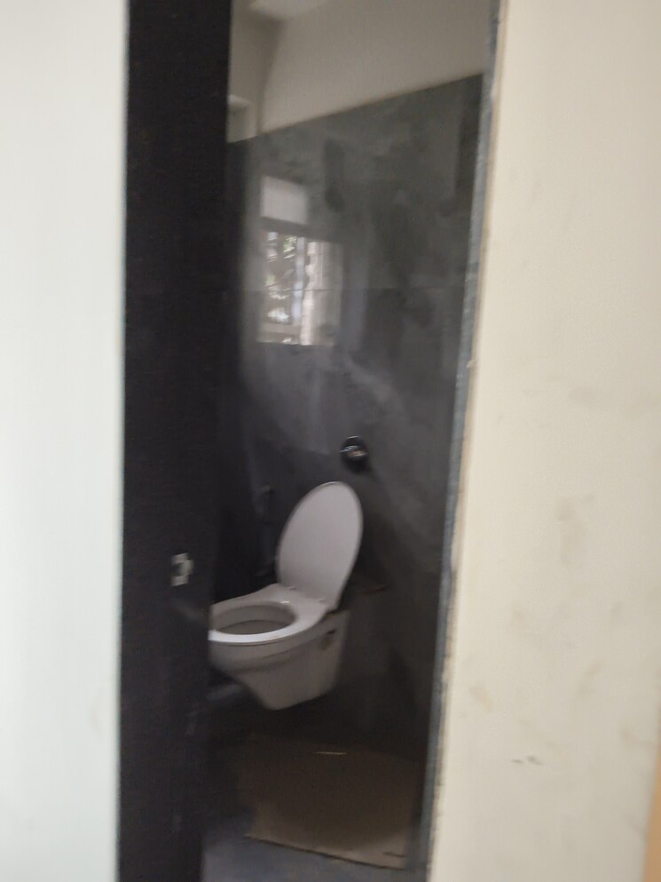 Bathroom, vile parle west Commercial Office Space in IT/SEZ 502 Sq.Ft. In Vile Parle West Mumbai 9197562