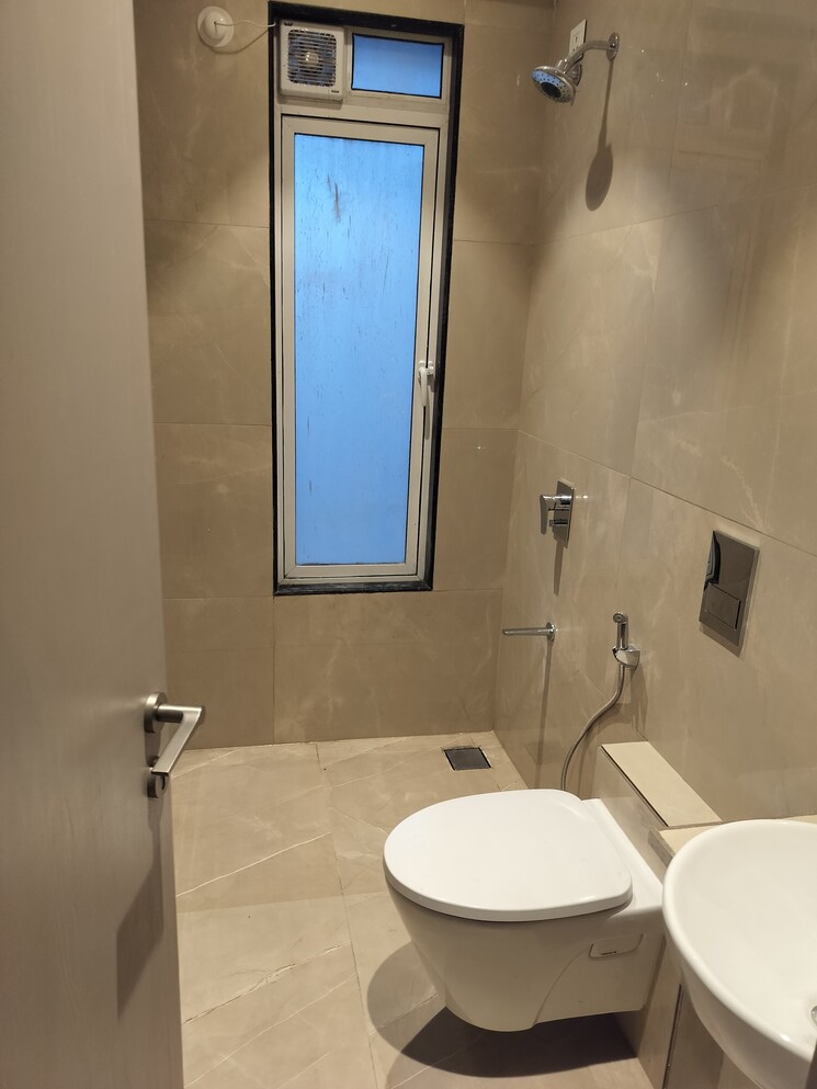 Bathroom, lashkaria-indrasukh 2 Bedroom 790 Sq.Ft. Apartment In Andheri West Mumbai 9197605