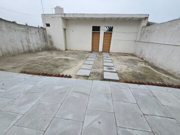  Warehouse For Rent in Chattarpur