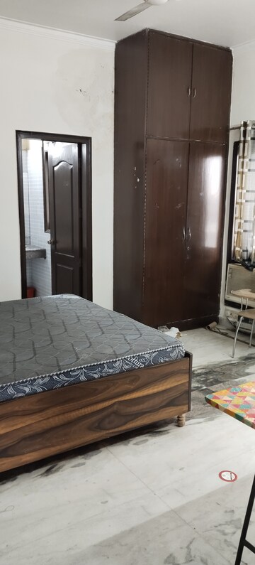 Bedroom in 4 BHK Builder Floor at Sector 55 – for Rent