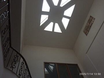 Furnished Amenities in 6+ BHK Villa at DLF Royale Residences, Dlf Phase I – for Rent
