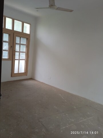 Room in 6+ BHK Villa at DLF Royale Residences, Dlf Phase I – for Rent