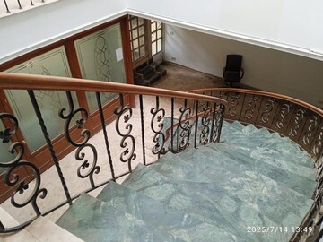 Balcony in 6+ BHK Villa at DLF Royale Residences, Dlf Phase I – for Rent