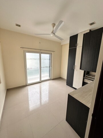 Room in 4 BHK Apartment at Aakriti CRR Lakeside Ville, Tellapur – for Rent