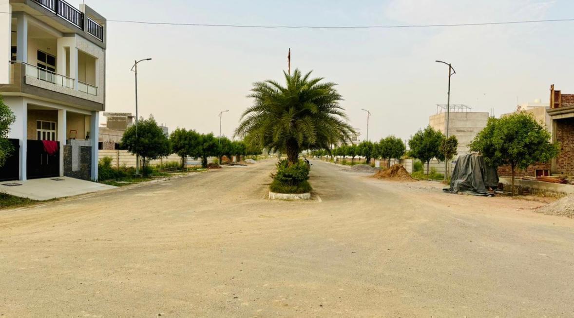 Plot For Sale in Sultanpur Road