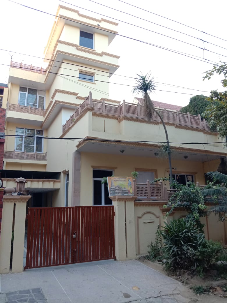 6 BHK + Pooja Room,Servant Room,Study Room Villa For Rent in DLF Atria