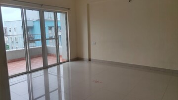 Room in 2 BHK Apartment at Kumar Primavera, Wadgaon Sheri – for Rent