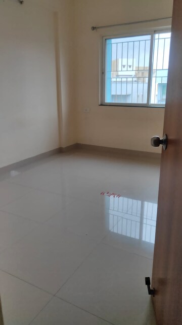 Room in 2 BHK Apartment at Kumar Primavera, Wadgaon Sheri – for Rent
