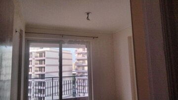 Room in 3 BHK Apartment at Pareena The Elite Residences, Sector 99 – for Rent