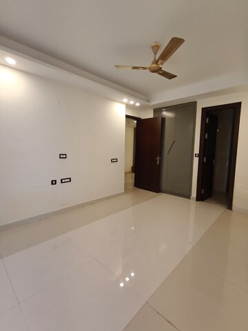 Room in 4 BHK Builder Floor at Aradhya Homes, Sector 67a – for Rent
