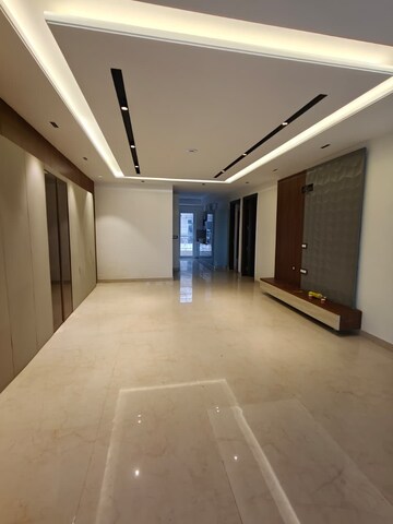 Room in 4 BHK Builder Floor at Aradhya Homes, Sector 67a – for Rent