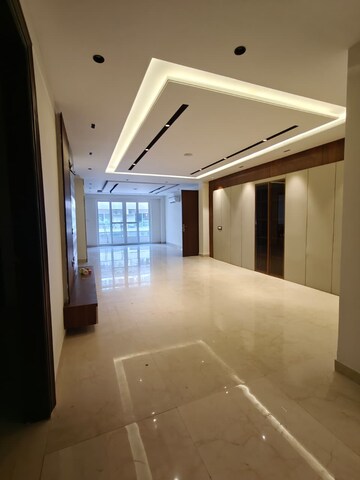 Room in 4 BHK Builder Floor at Aradhya Homes, Sector 67a – for Rent