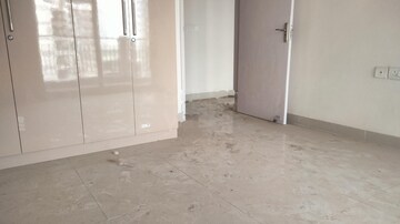 Room in 3 BHK Apartment at Pareena The Elite Residences, Sector 99 – for Rent