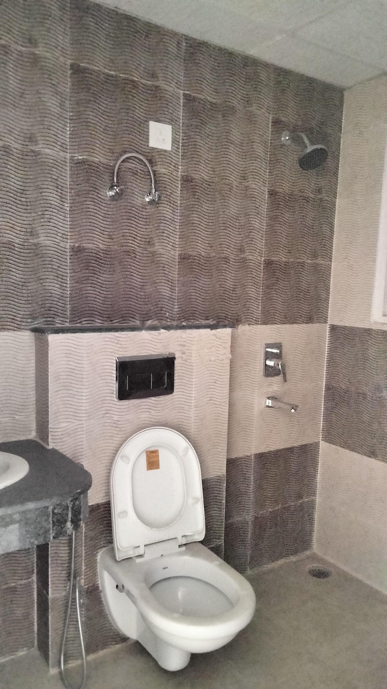 Bathroom, pareena-the-elite-residences 3 Bedroom 2731 Sq.Ft. Apartment In Sector 99 Gurgaon 9197873