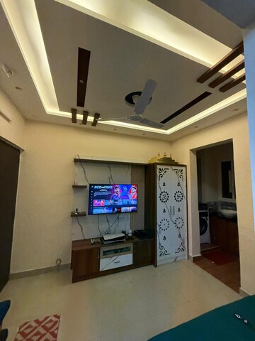 Room in 1 RK Apartment at Pashmina Waterfront, Old Madras Road – for Rent
