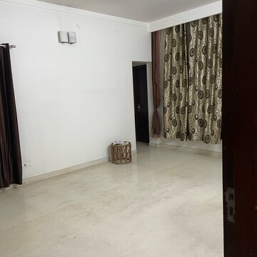 Room in 3.5 BHK Builder Floor at Sector 51 – for Rent