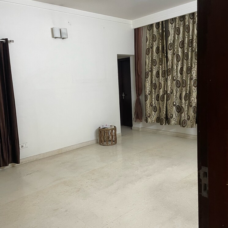 Room, sector 51 3.5 Bedroom 2800 Sq.Ft. Builder Floor In Sector 51 Noida 9197979