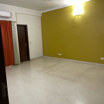 Room in 3.5 BHK Builder Floor at Sector 51 – for Rent