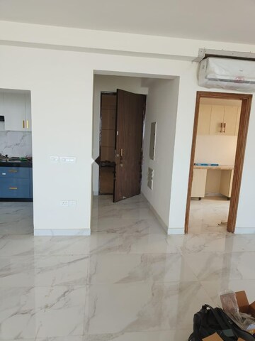 Room in 4 BHK Apartment at M3M Flora 68, Sector 68 – for Rent