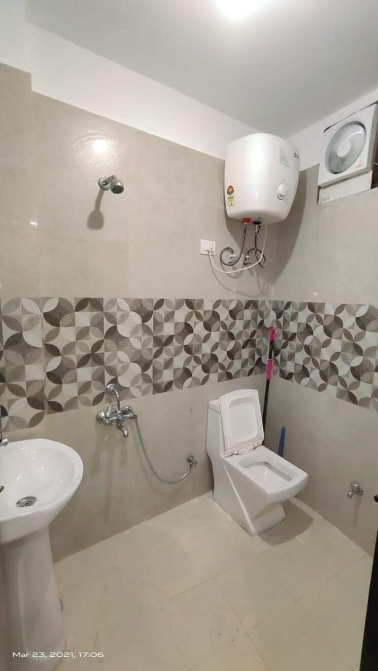 Bathroom, saket 1 Bedroom 800 Sq.Yd. Builder Floor In Saket Delhi 9197987