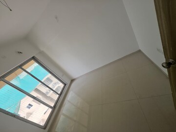 Furnished Amenities in 2 BHK Apartment at Avant Hillway, Goregaon East – for Rent