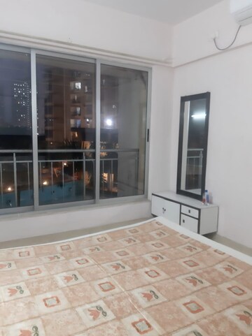 Room in 2 BHK Apartment at Lodha Aqua, Mira Road – for Rent