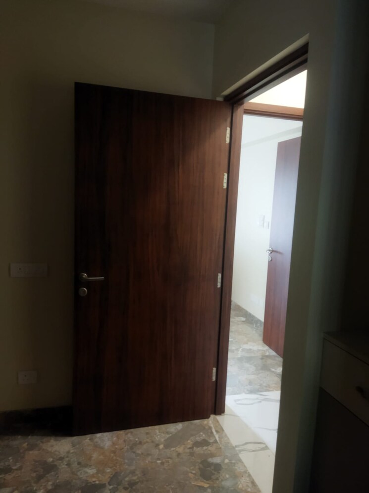 Room, east of kailash 3 Bedroom 200 Sq.Yd. Builder Floor In East Of Kailash Delhi 9198059