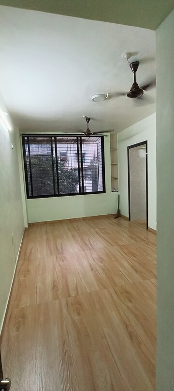 Room in 1 BHK Apartment at Malhar Lokpuram CHS, Vasant Vihar – for Rent